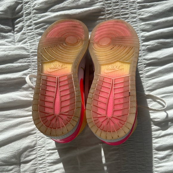 Glow edge, Jordan one mids - Picture 3 of 8